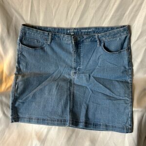 Vintage 2000s Mid Rise Denim Skirt Light Wash